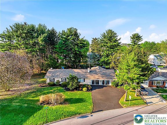 5th image of 1319 Overlook Rd