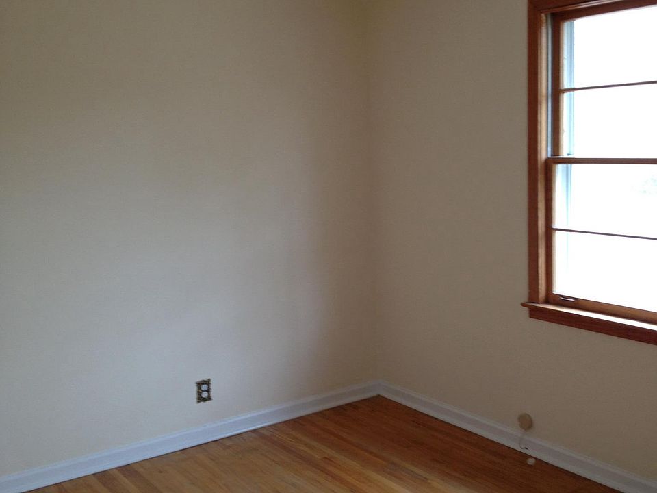 1st image of 191 W Meadow Dr
