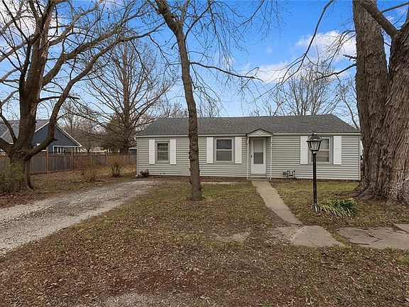2nd image of 304 Ivy St