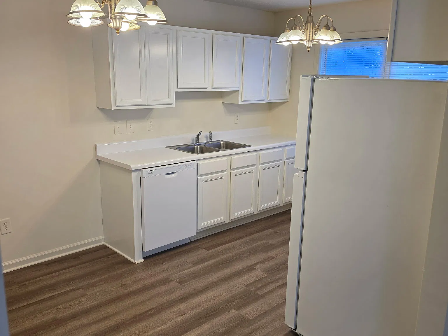 3 bed, 1000 sqft, $1,345 — Photo 2