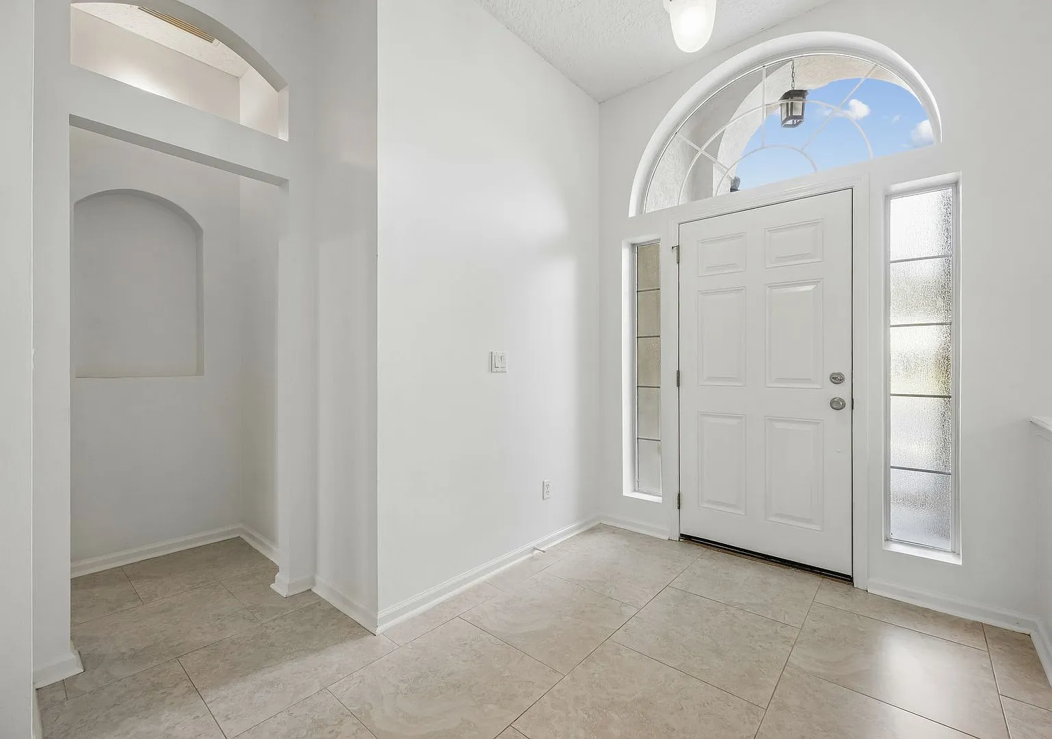Lakefront Views, Fresh Updates & Lawn Care Included Just Minutes from Amelia Island! — Photo 3