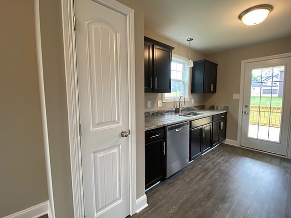 5th image of 205 Chalet Cir