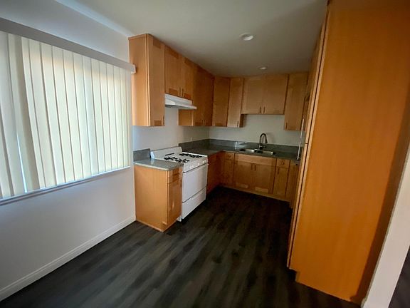 4th image of 2750 Arlington Ave APT D