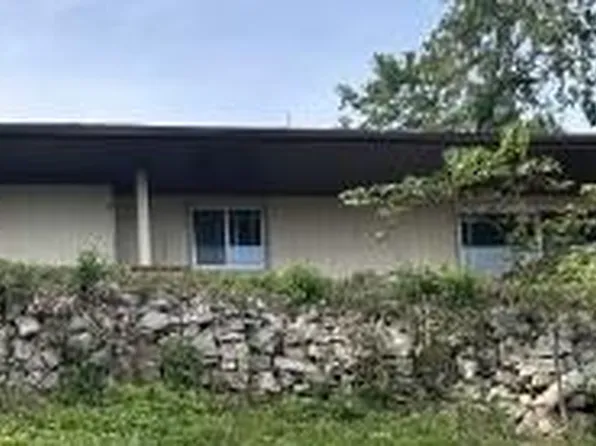 3112 Illini Trl, Godfrey, IL 62035
