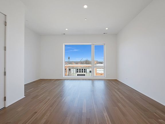 4th image of 2021 W Washington Blvd #2E