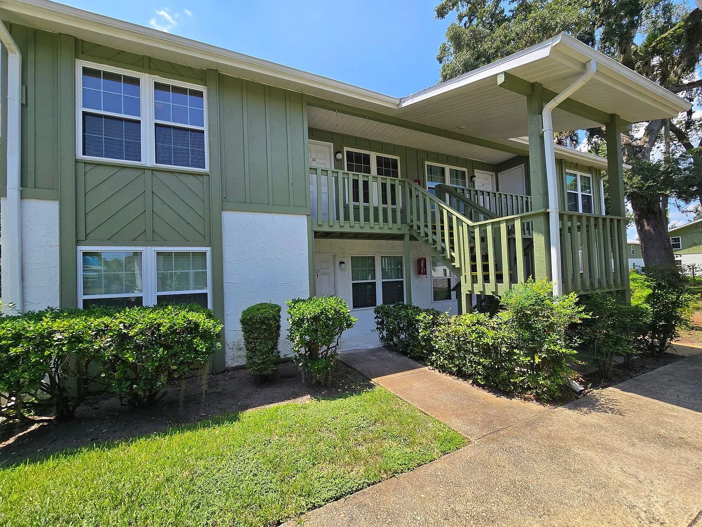Charming 2-bedroom, 1-bath Condo — Photo 2
