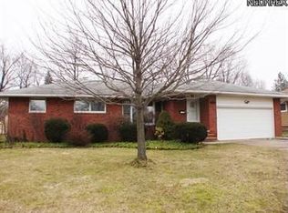 1055 Stanwell Dr, Highland Heights, OH 44143