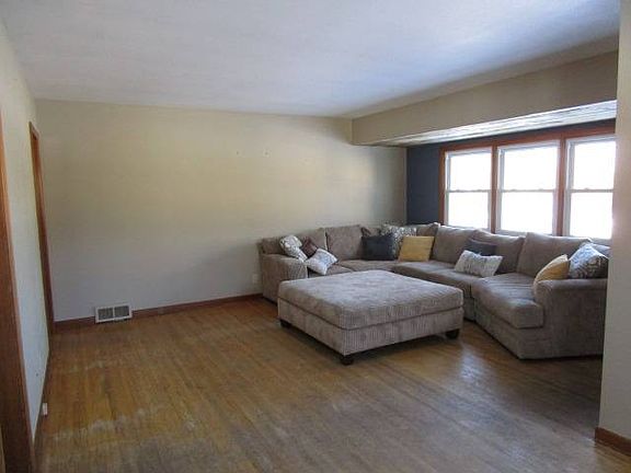 2nd image of 1014 Prince St