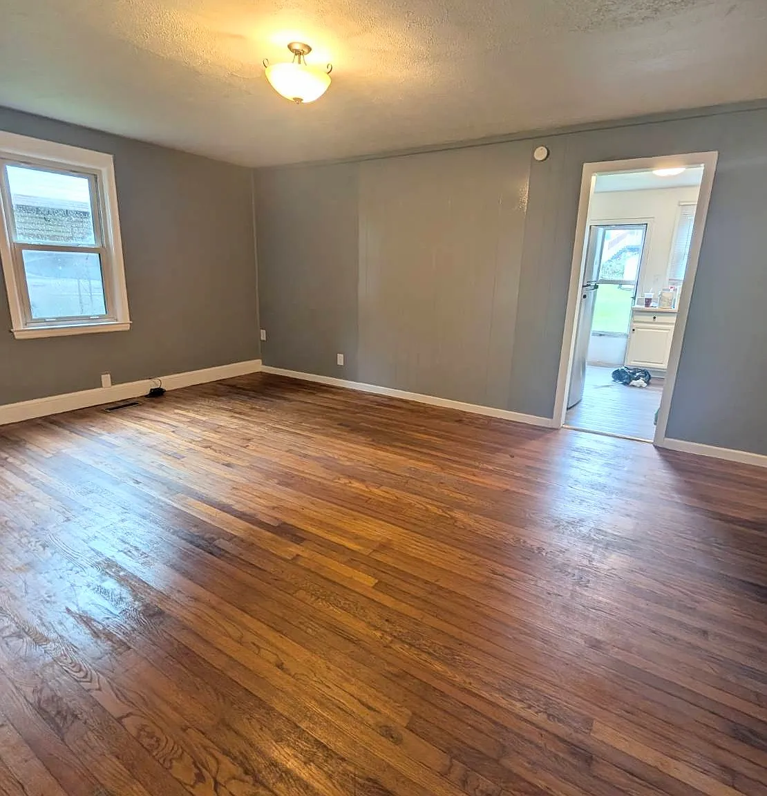 401 Amber St — Photo 2