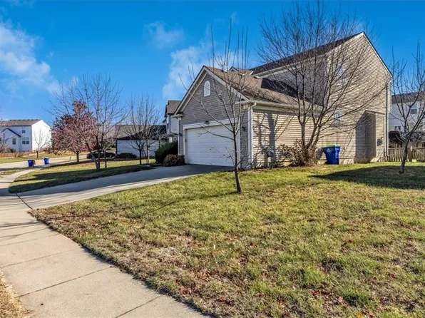 8741 Sunray Dr, Shawnee, KS 66227