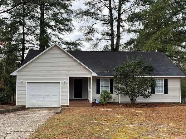 861 Danish Dr, Fayetteville, NC 28303