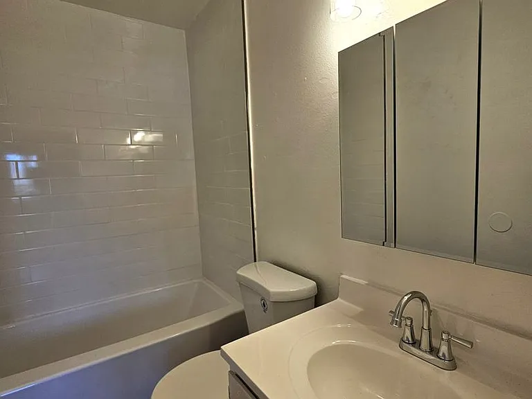 815 Centinela Ave — Photo 7