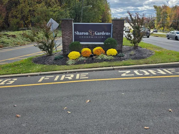 206 Sharon Garden Ct, Woodbridge, NJ 07095
