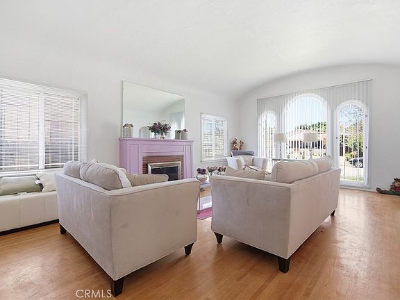 4th image of 2142 W 73rd St