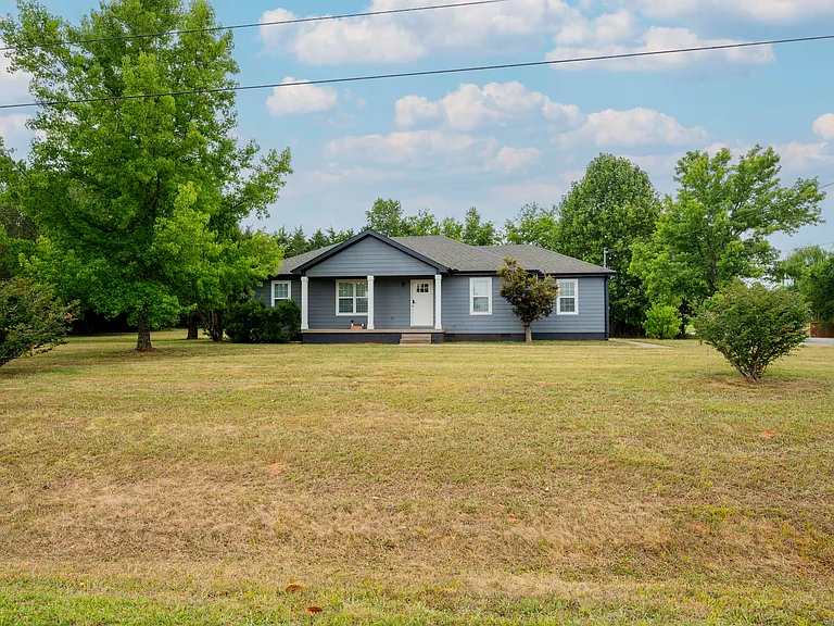 202 Caribou Trl — Photo 33