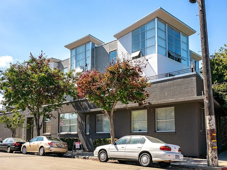 5540 Doyle St — Photo 17