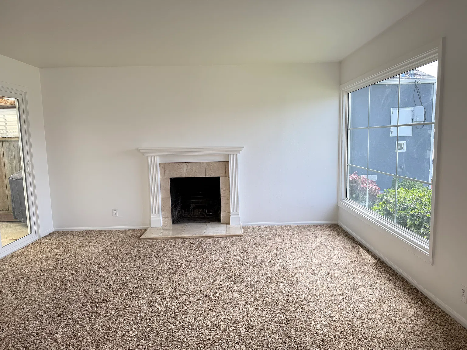 4 bed, 1210 sqft, $5,775 — Photo 2
