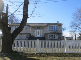 34 Walbridge Ave, Bay Shore, NY 11706