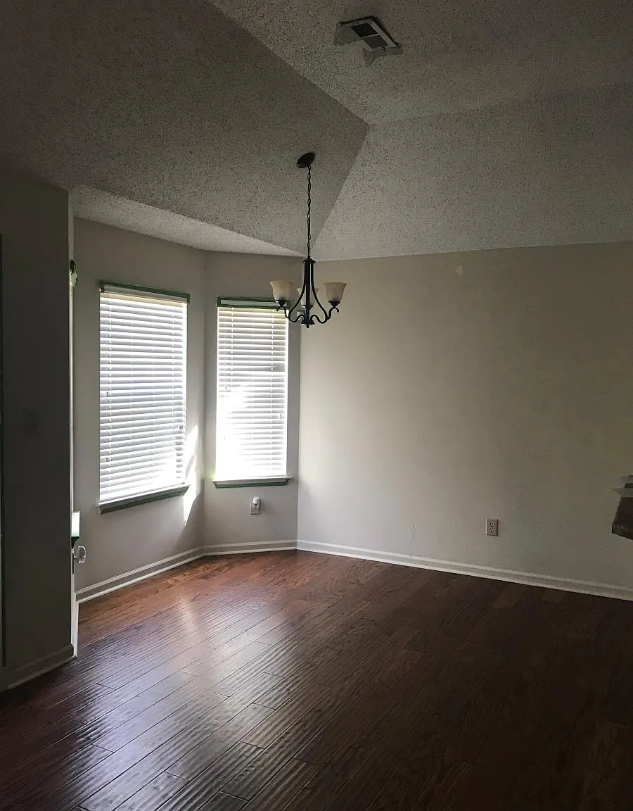 3 bed, 1100 sqft, $1,400 — Photo 2