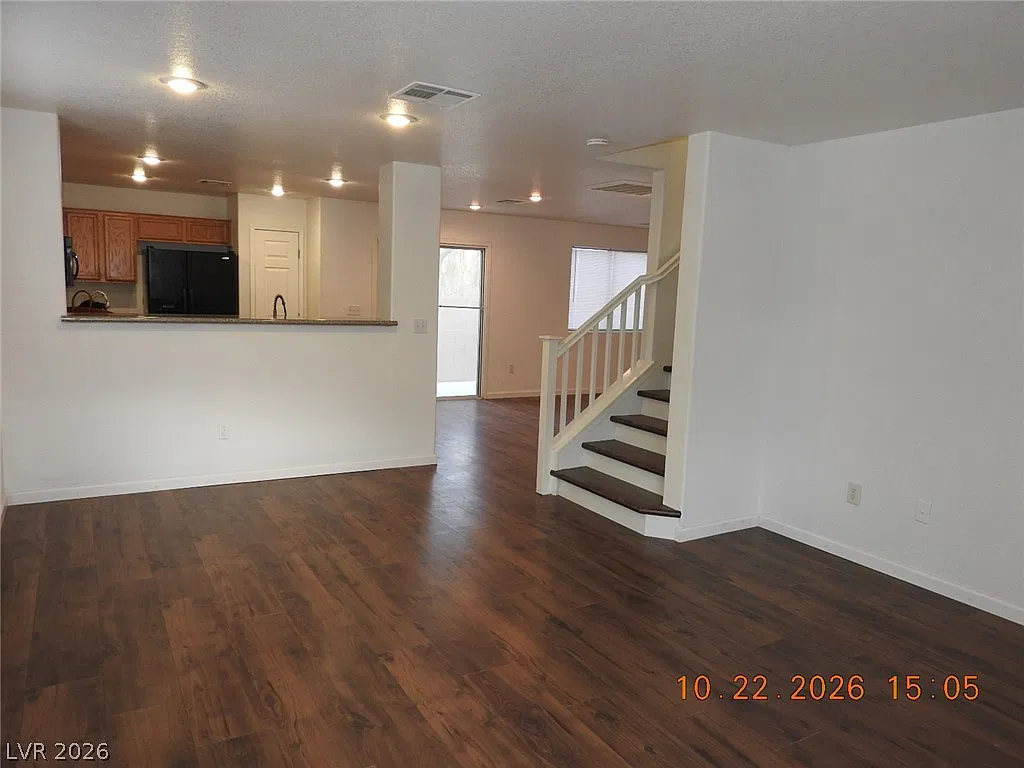 4 bed, 2.5 bath, 1937 sqft, $1,975 — Photo 4