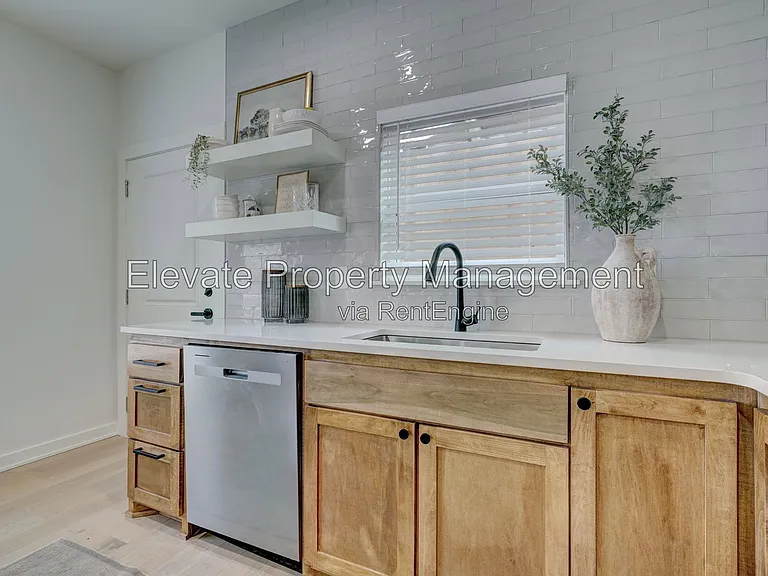 1616 NW 17th St #16 — Photo 16