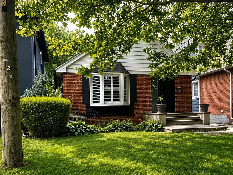 2 Crystal Cres — Photo 2