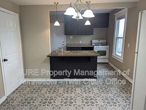 605 Van Buren Ave Photo 1