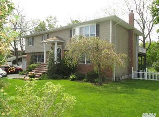 25 Spruce Ave, Bethpage, NY