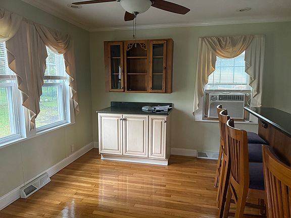 3rd image of 8 Anson St