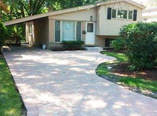 840 Fair Ln, Northbrook, IL 60062