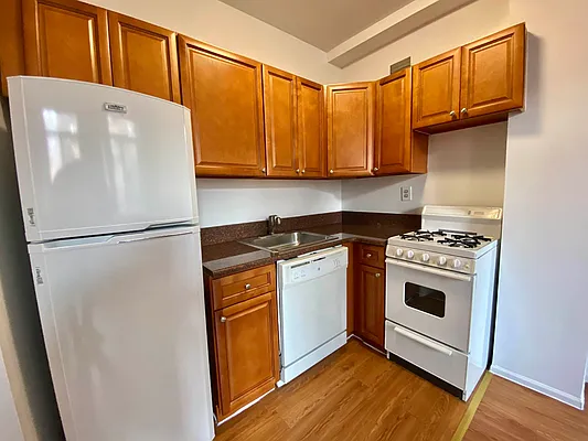 Rented by J PRESTON AND ASSOCIATES INC | media 9