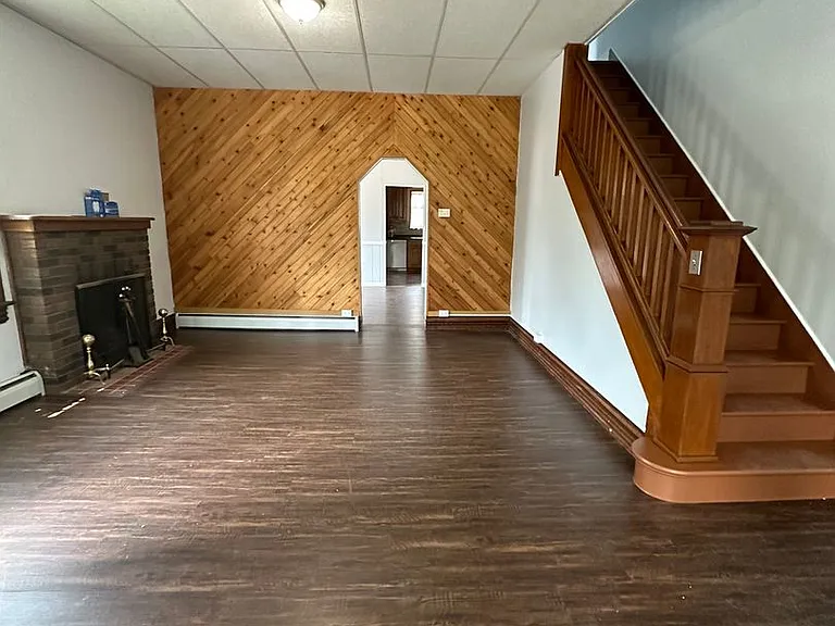419 E Washington St — Photo 15