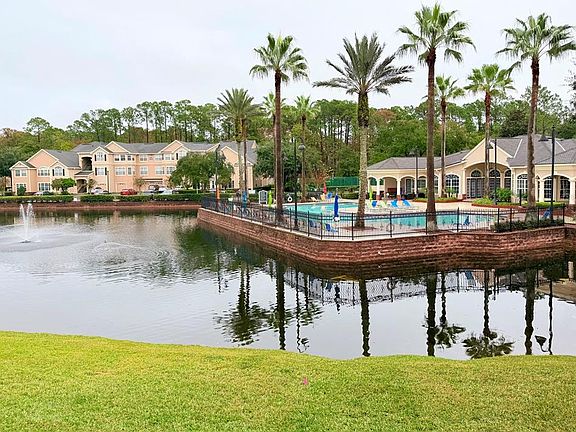 2nd image of 13810 SUTTON PARK DRIVE N #123