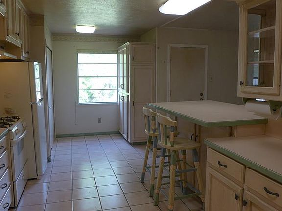 5th image of 14227 Dennis Ln