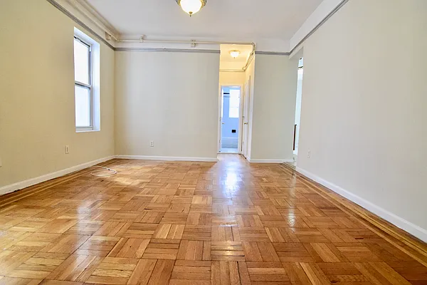 Rented by Safdie Realty Group | media 13