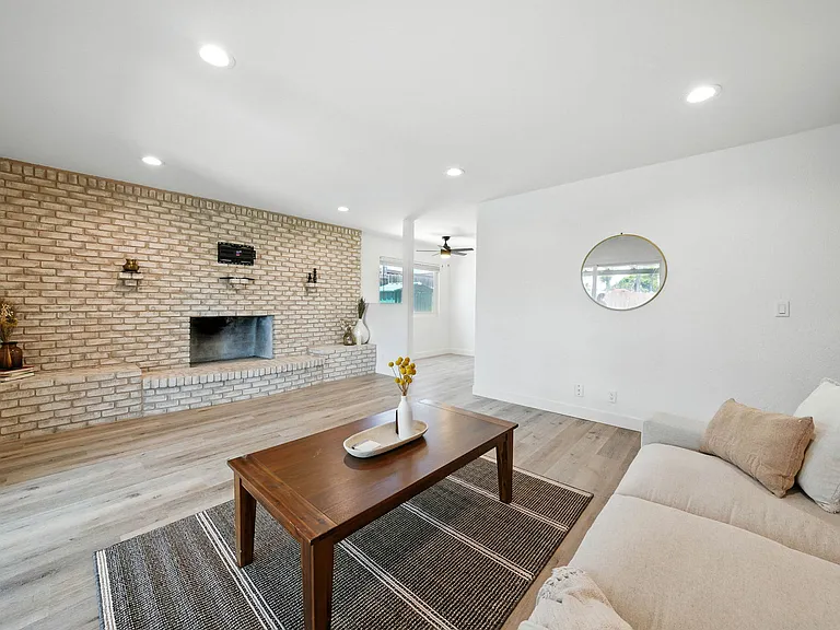 1472 Loma Ln — Photo 17