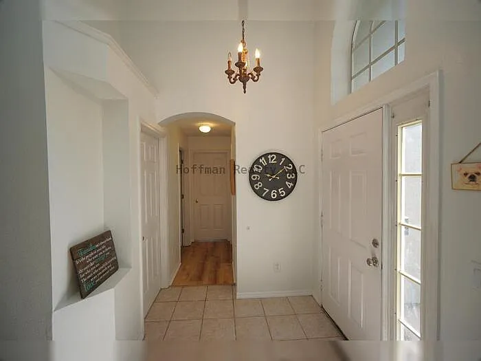 6921 Jamestown Manor Dr — Photo 3