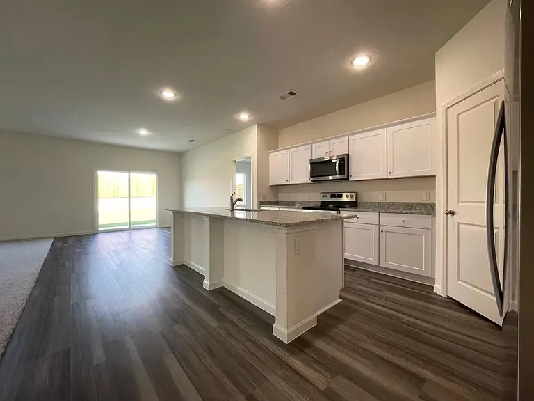 716 Wellington Dr — Photo 5