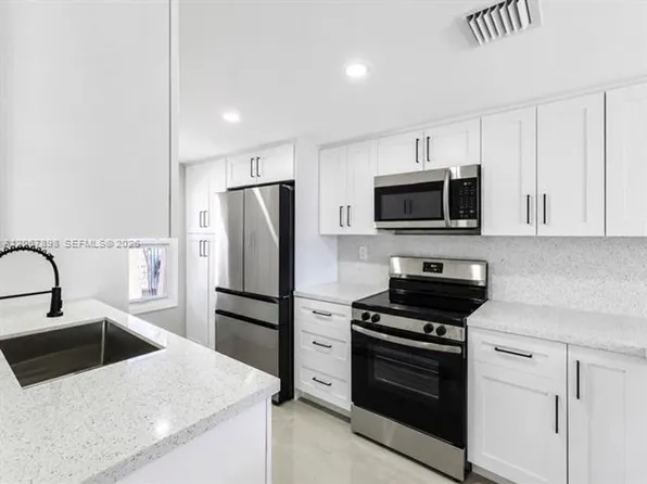 14124 Kendale Lakes Cir #Townhouse 14124, Miami, FL 33183