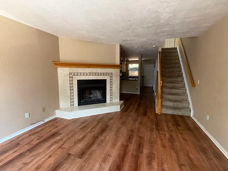 1958 Newland Ct — Photo 2