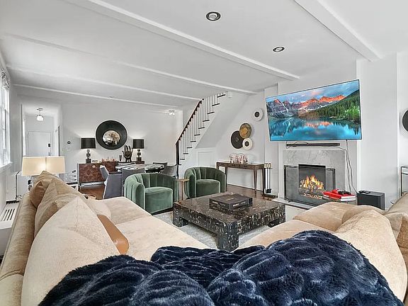 5th image of 66 Jane St Unit 2