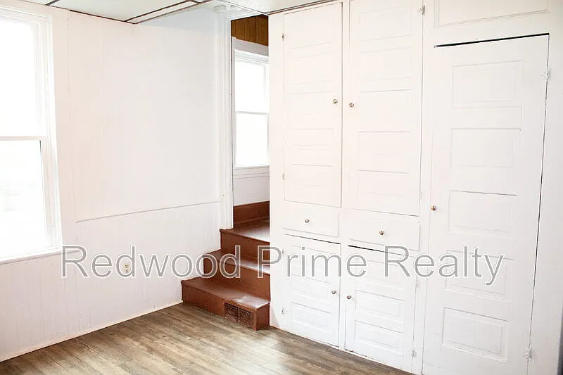 3 bed, 1.0 bath, $800 — Photo 4