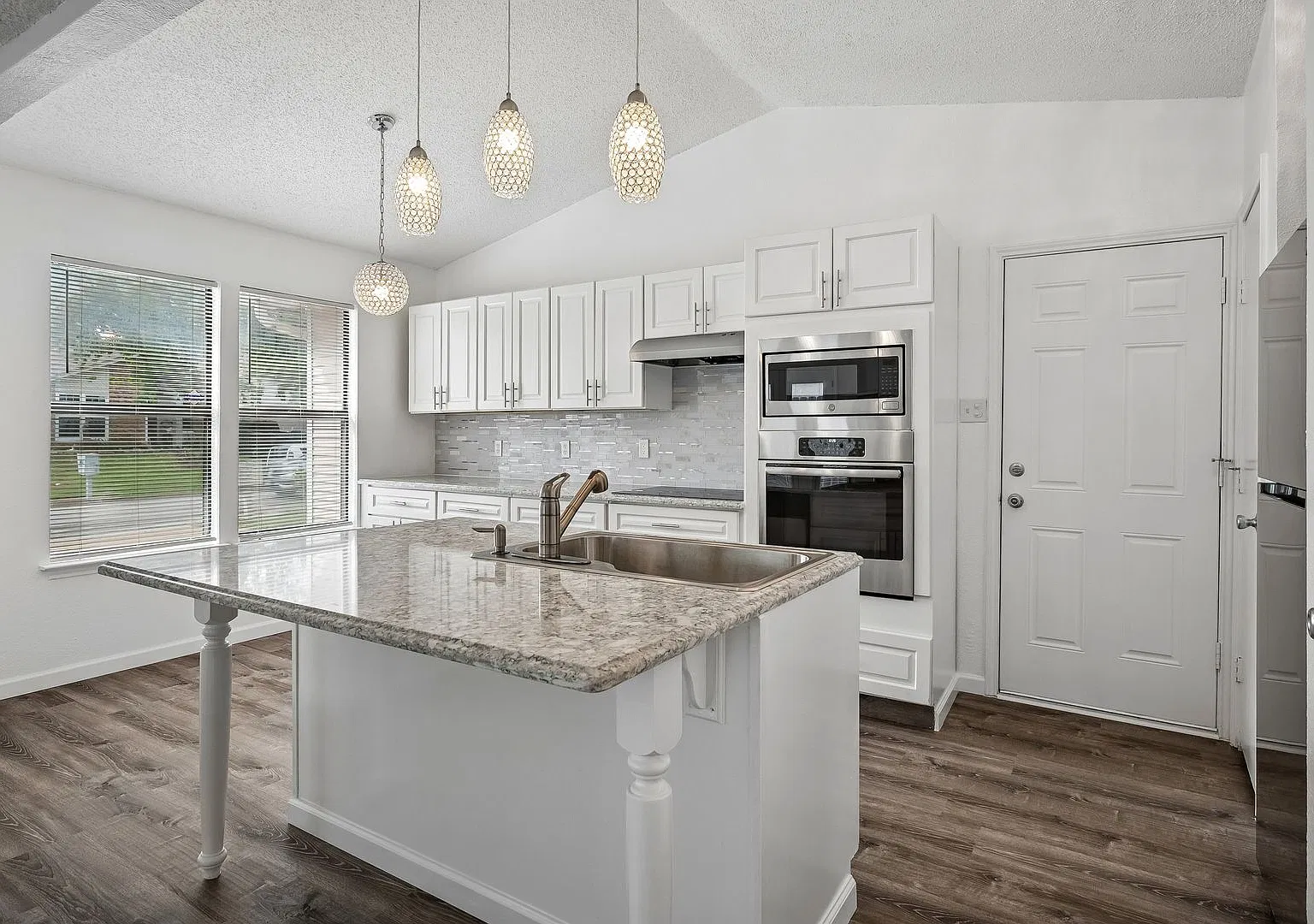 1805 Gentle Wind Dr, Arlington, TX 76018 — Photo 4