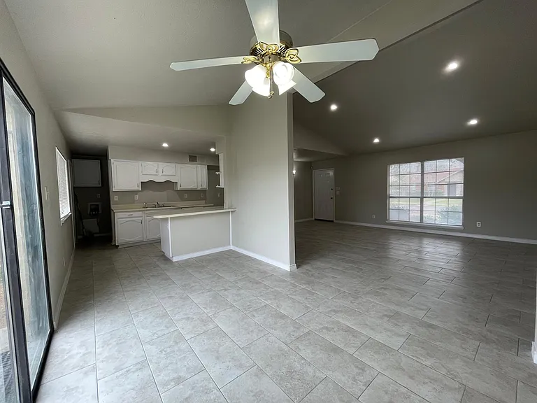 1913 Glenwick Ln — Photo 11