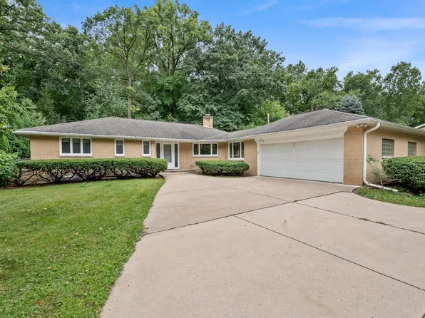 2802 Saint Ann Dr, Green Bay, WI 54311