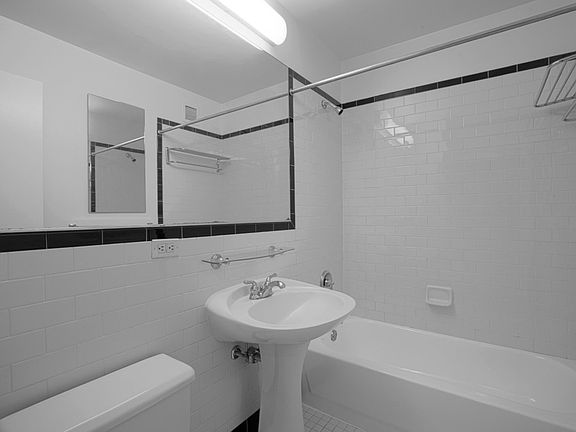 5th image of 420 W 42nd St APT 22H