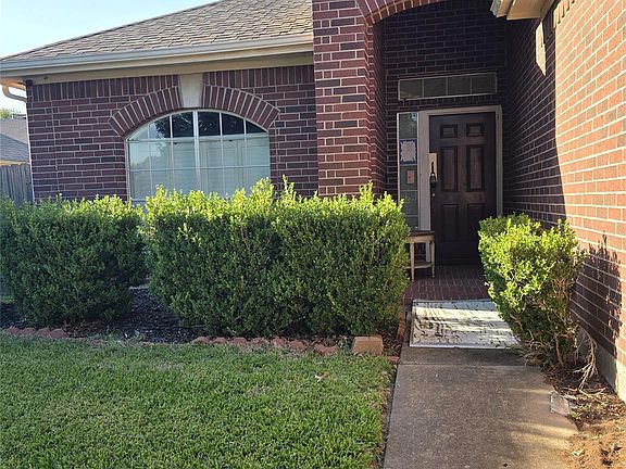 2nd image of 3502 Stratford Manor Dr