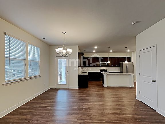 4th image of 2407 Garrett Park Dr
