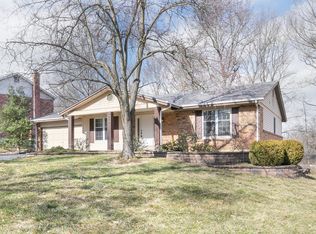 271 Oak Pass Ct, Ballwin, MO 63011