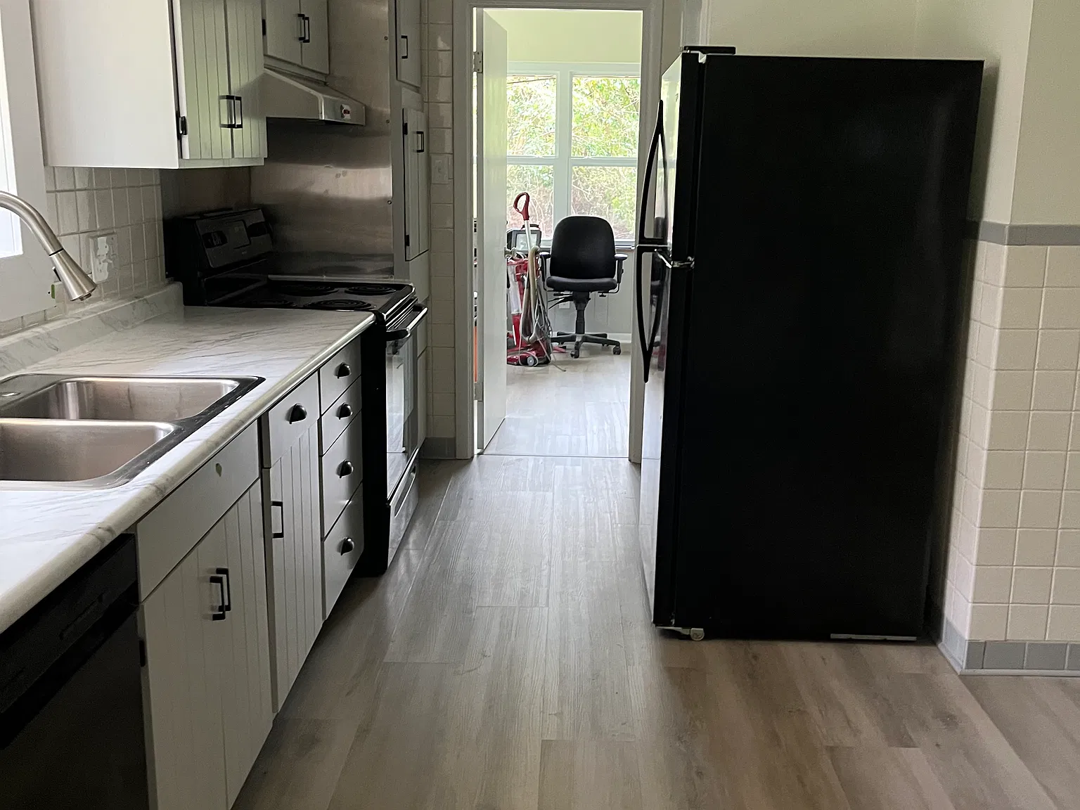 3 bed, 1440 sqft, $2,200 — Photo 3